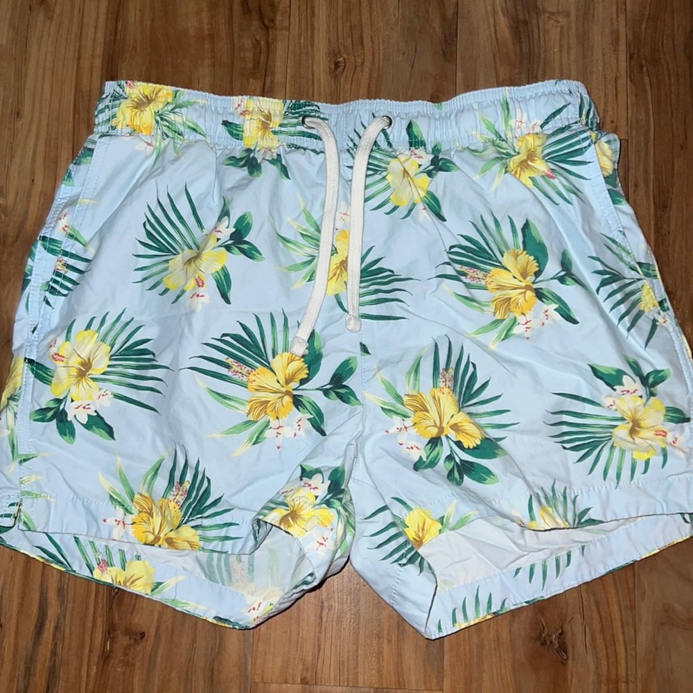 Never worn swim trunk 5”